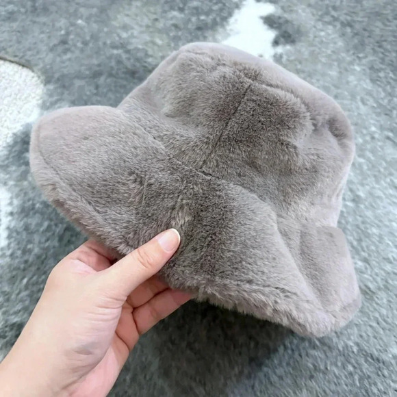 Sprigs Reversible Faux Fur Sherpa Bucket Hat - Picture 7 of 13